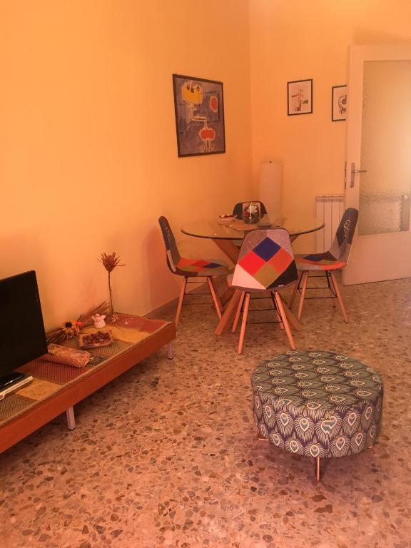 Televízia a/alebo spoločenská miestnosť v ubytovaní Siracusa Vacanze