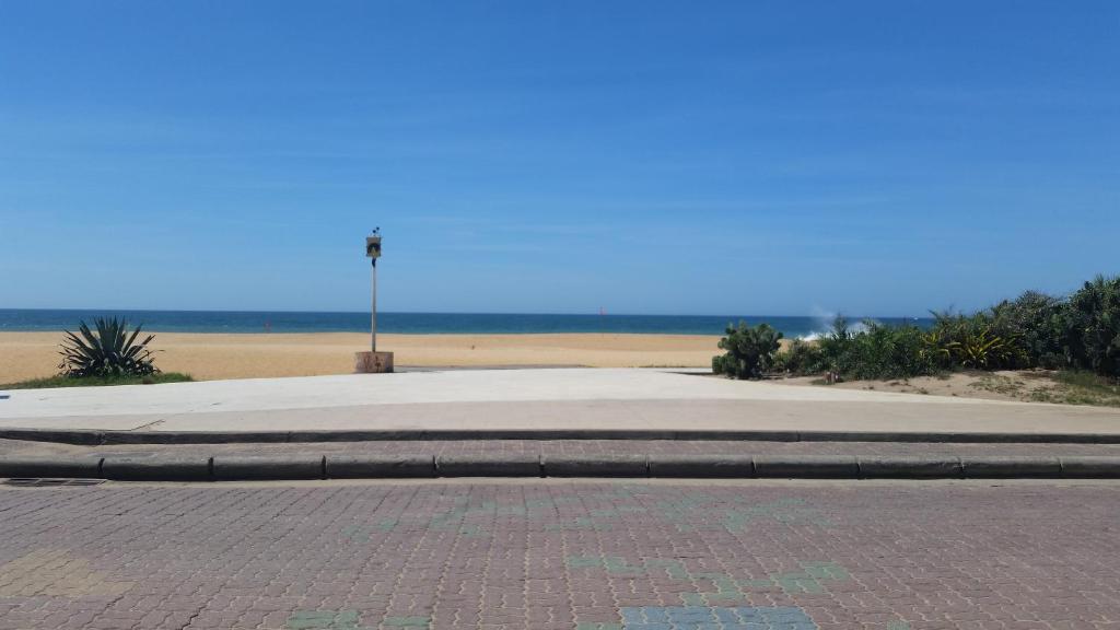  Casa frente para o mar de Costa Azul em Rio das Ostras