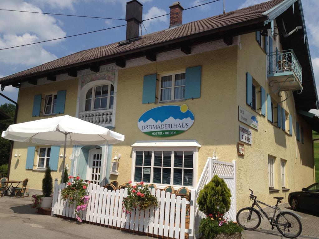 Budova, kde se hostel nachází