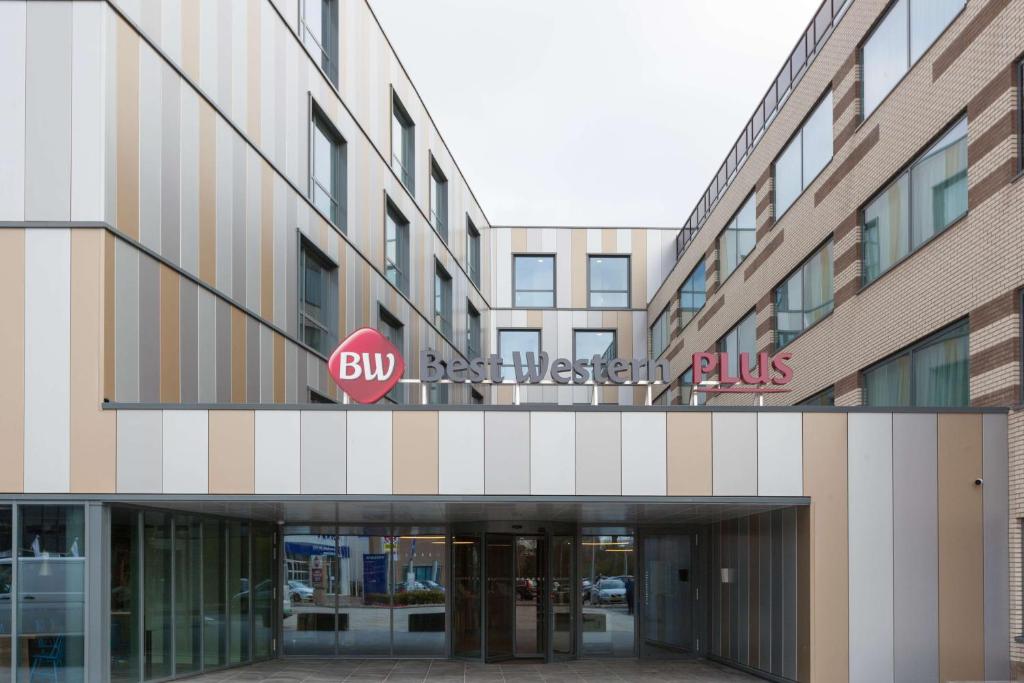 a building with a sign on the front of it at Best Western Plus Hotel Amstelveen in Amstelveen