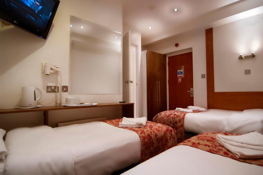 Ένα ή περισσότερα κρεβάτια σε δωμάτιο στο Westbury Hotel Kensington