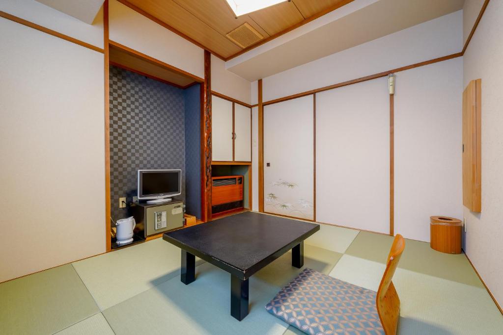 TV a/nebo společenská místnost v ubytování Ryokan Wakamiya