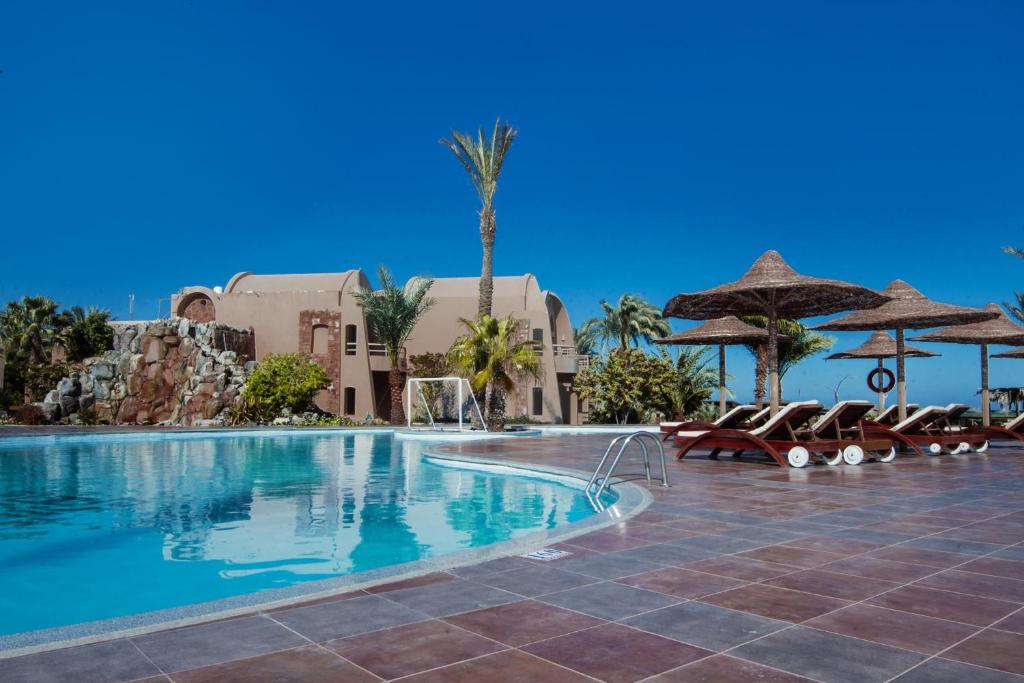 Бассейн в Shams Alam Beach Resort или поблизости