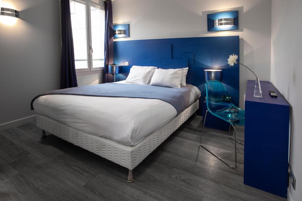 Postel nebo postele na pokoji v ubytování Hôtel De Paris
