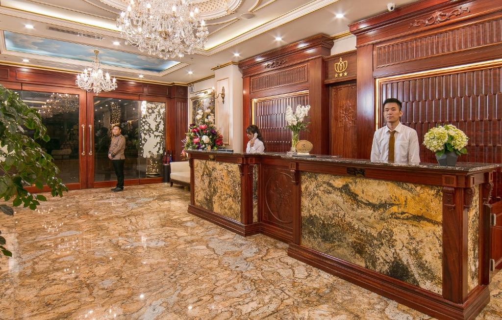 Členové personálu v ubytování Royal St Hanoi Hotel