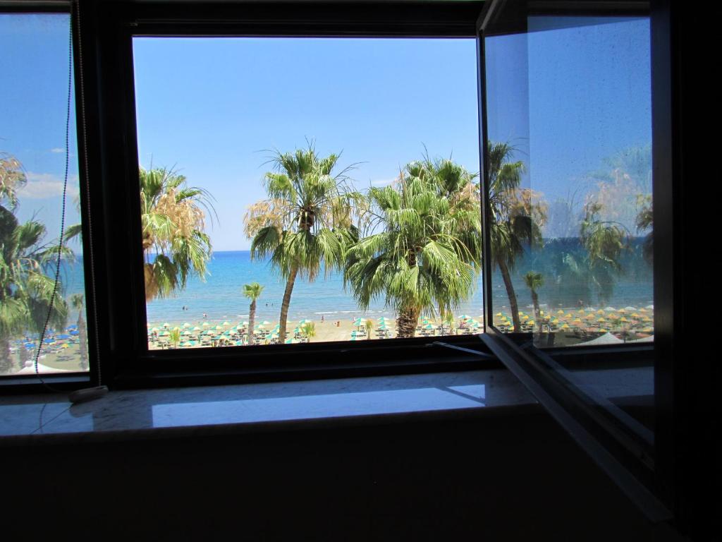 Krasas Beach Apartments - One-Bedroom Apartment With Sea View