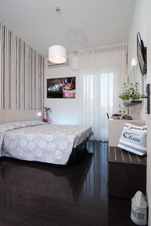 Postel nebo postele na pokoji v ubytování Hotel Letizia