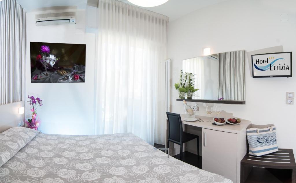 Kuchyň nebo kuchyňský kout v ubytování Hotel Letizia