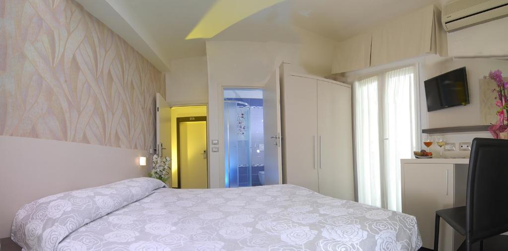 Postel nebo postele na pokoji v ubytování Hotel Letizia