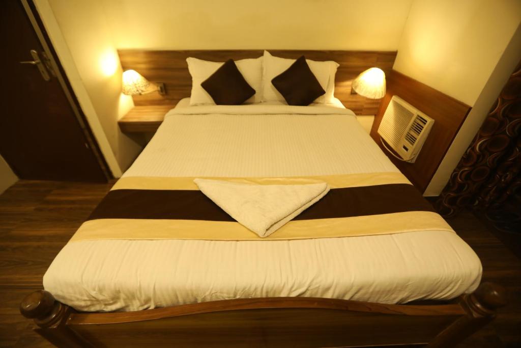 Postel nebo postele na pokoji v ubytování Nestlay Rooms Ambattur