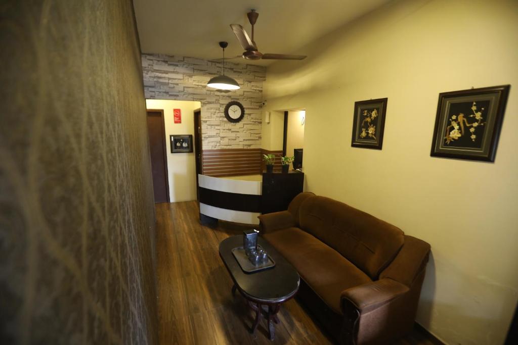 Posezení v ubytování Nestlay Rooms Ambattur