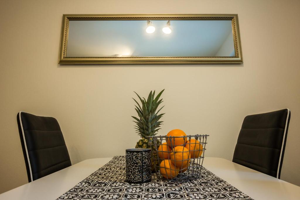 Televízia a/alebo spoločenská miestnosť v ubytovaní 2Bfree Apartments