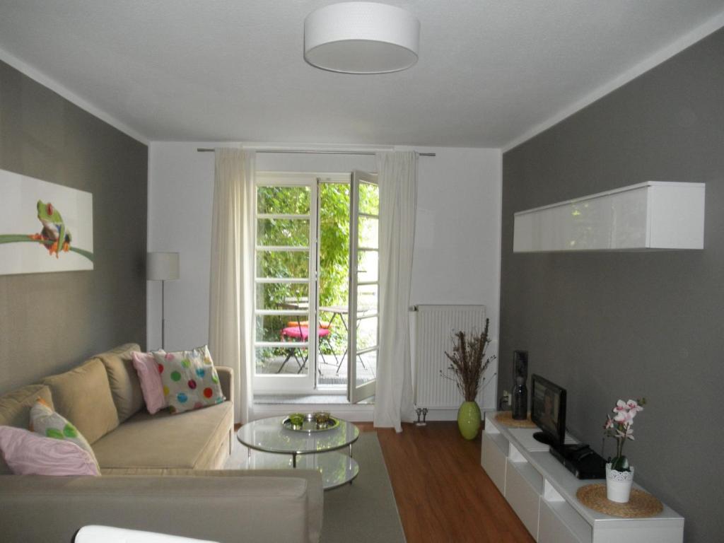 a living room with a couch and a table at Appartement Cécile in Potsdam