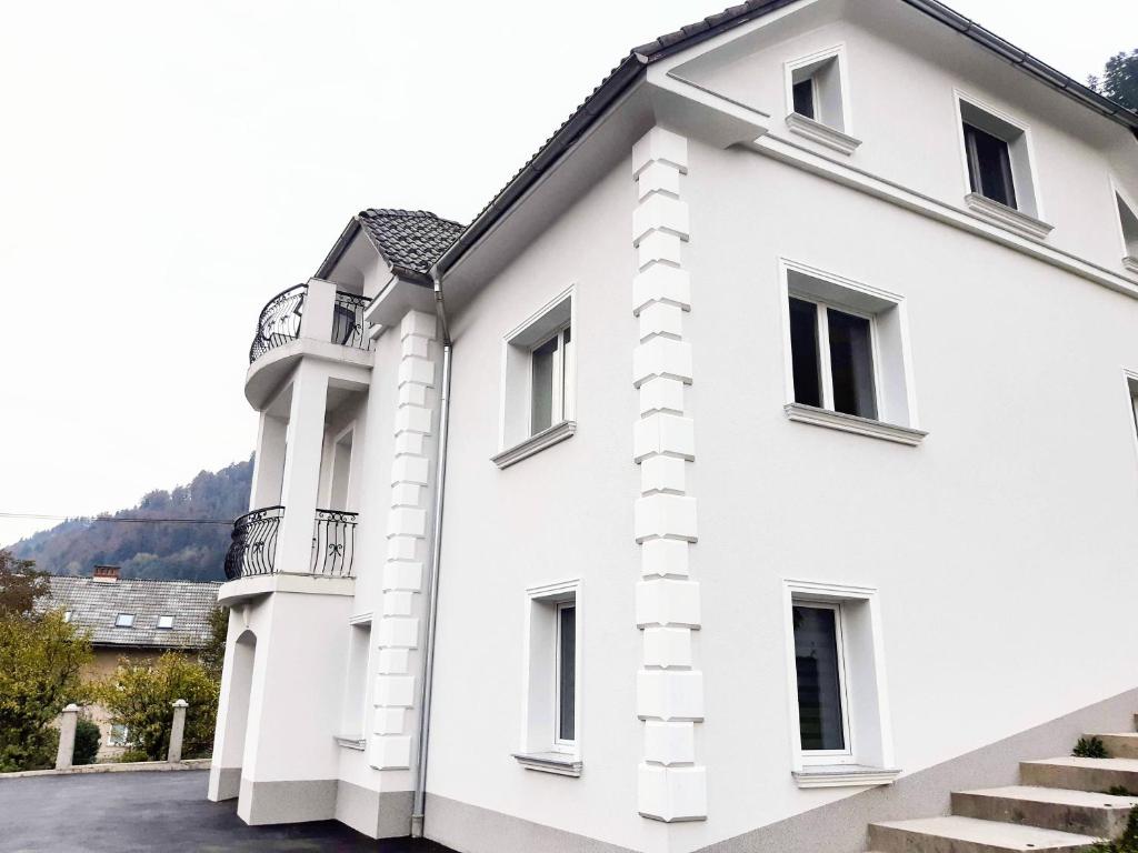 Gallery image of Villa Hillside Apartment in Jesenice