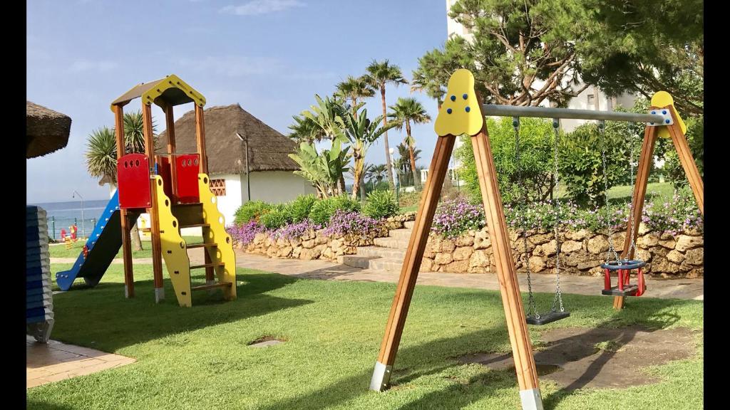 Herní místnost nebo prostor pro děti v ubytování MI CAPRICHO BEACHFRONT- 9D Apartment with sea views - Costa del Sol