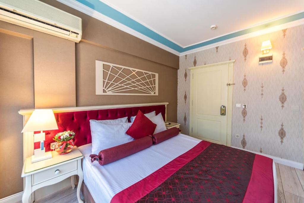 Postel nebo postele na pokoji v ubytování Viva Deluxe Hotel