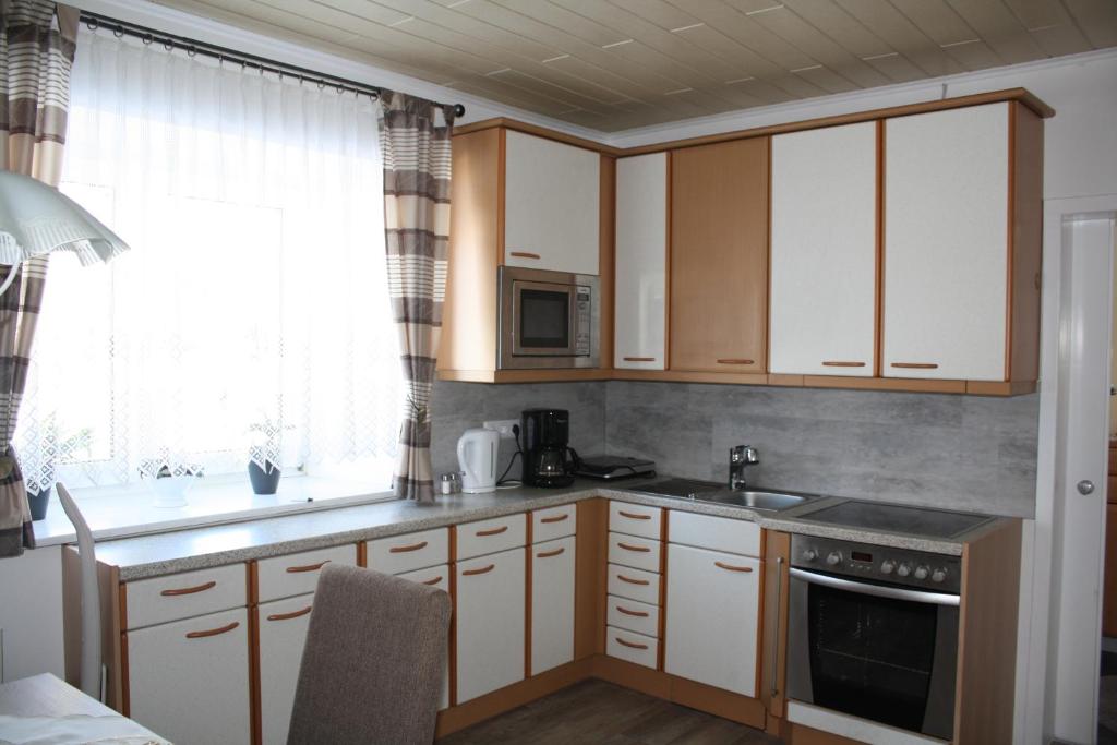 Kuchyňa alebo kuchynka v ubytovaní Ferienapartment Ulrike