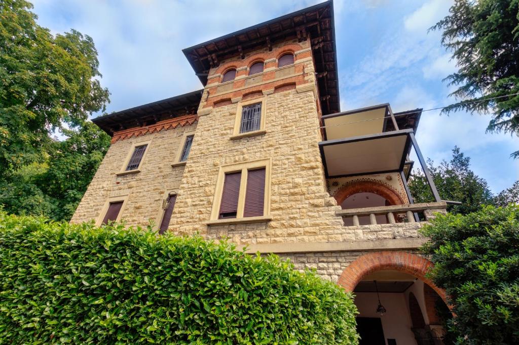 Edificio en el que se encuentra el hostal o pensión