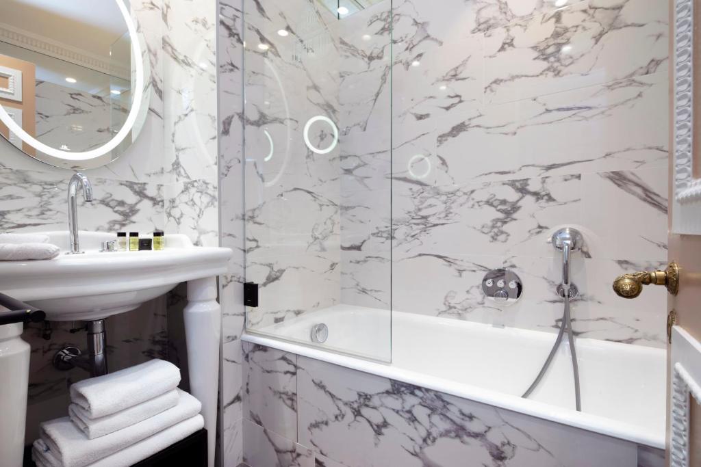 Hôtel des Grands Hommes - Resim 12