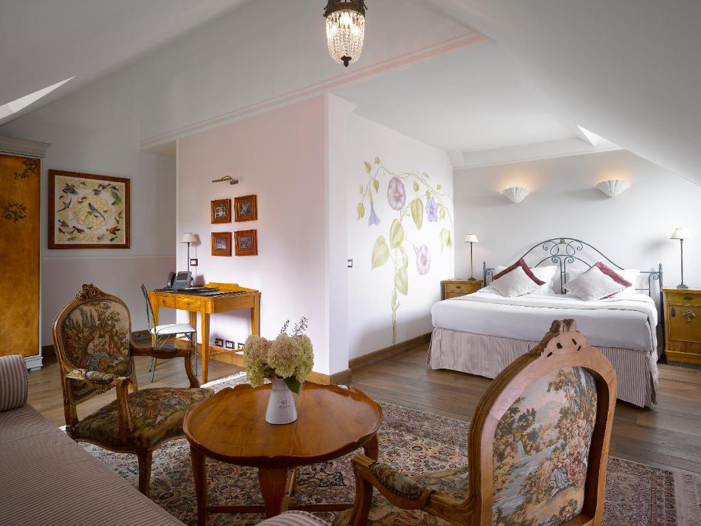 Postel nebo postele na pokoji v ubytování Chateau Mcely