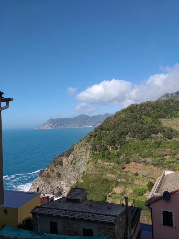 a view of the ocean and a hill at La Casetta Rossa in Corniglia