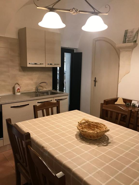 a kitchen with a table with a basket on it at Casa Cardi in Sperlonga