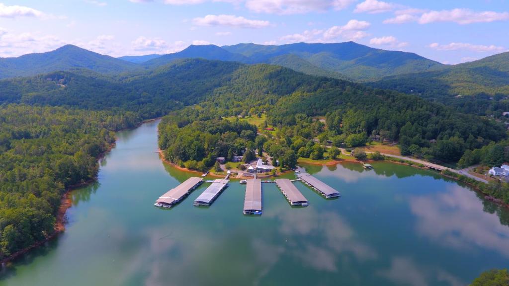 an aerial view of a dock on a lake at Boundary Waters Resort & Marina in Hiawassee