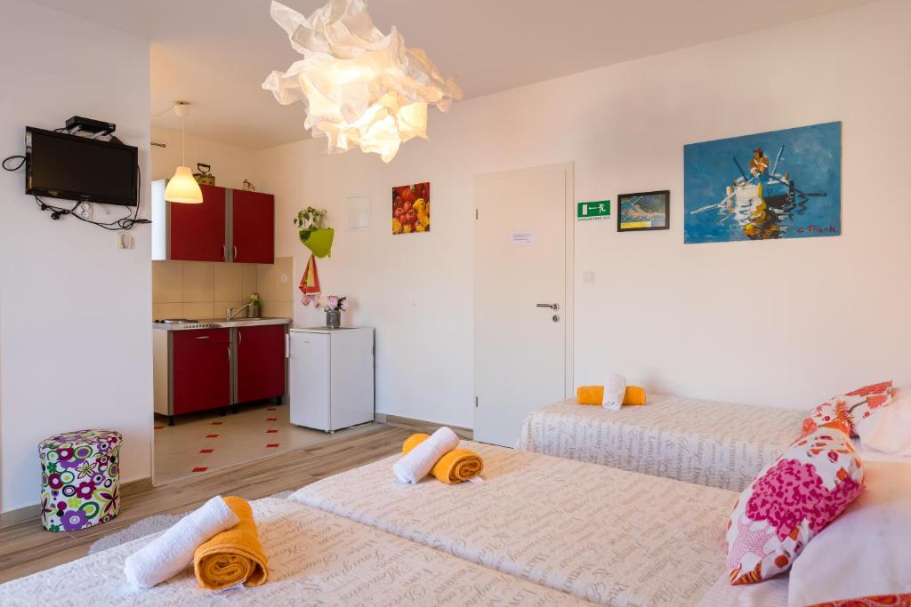 Kuchyň nebo kuchyňský kout v ubytování Apartments Lile
