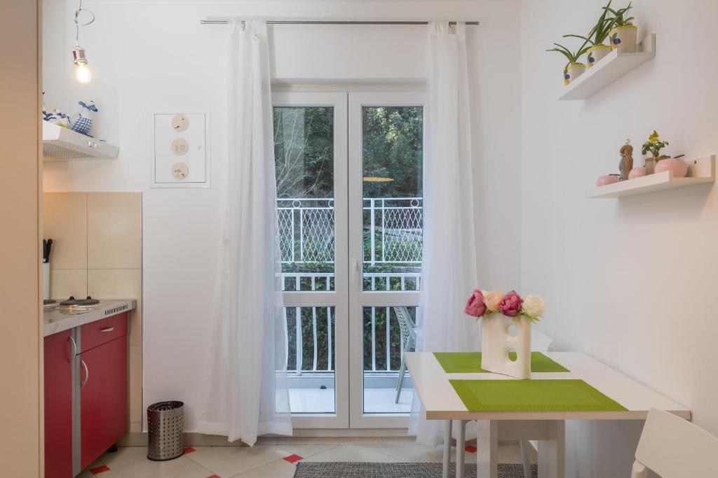 Kuchyň nebo kuchyňský kout v ubytování Apartments Lile