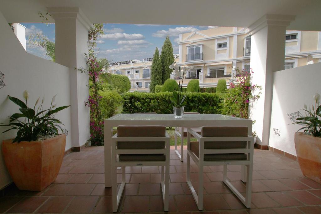 Balkón alebo terasa v ubytovaní Spacious 2 Bed Duplex in Aloha Gardens close to Puerto Banus