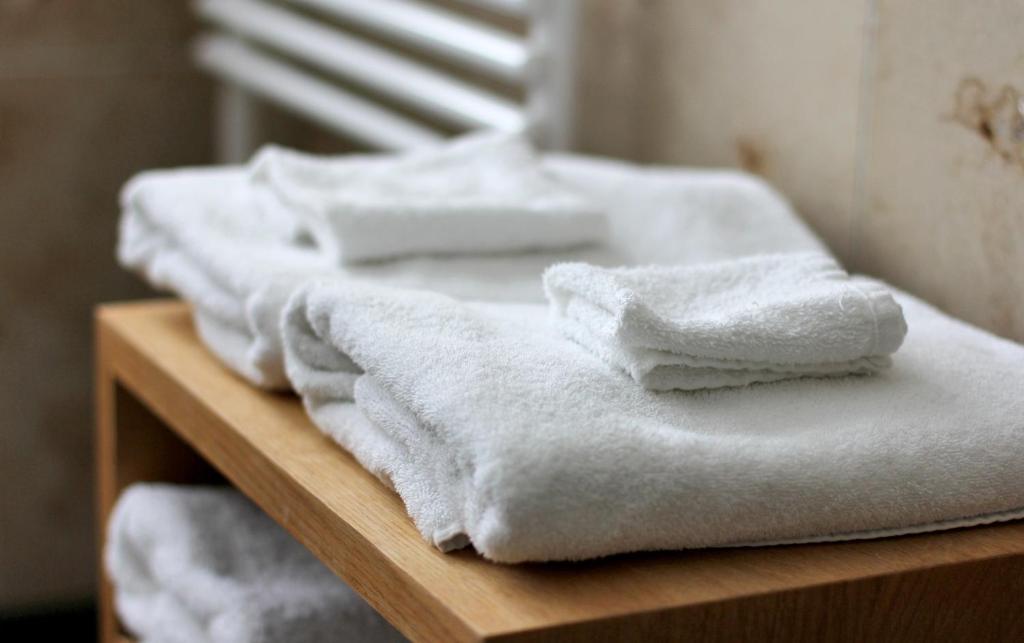 Postel nebo postele na pokoji v ubytování Qube Hotel Bahnstadt