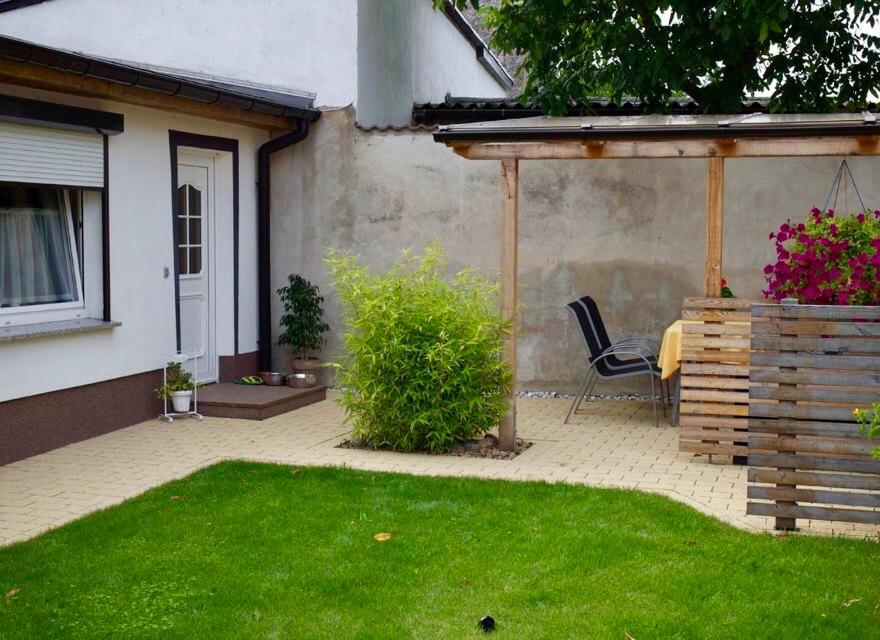 a patio with a table and chairs in a yard at Ferienwohnung Fam. Gansau - Insel Usedom in Zirchow