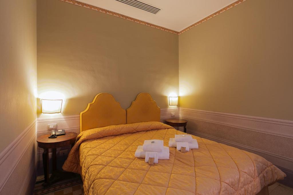 Postel nebo postele na pokoji v ubytování I Portici Hotel - Residenza D'Epoca
