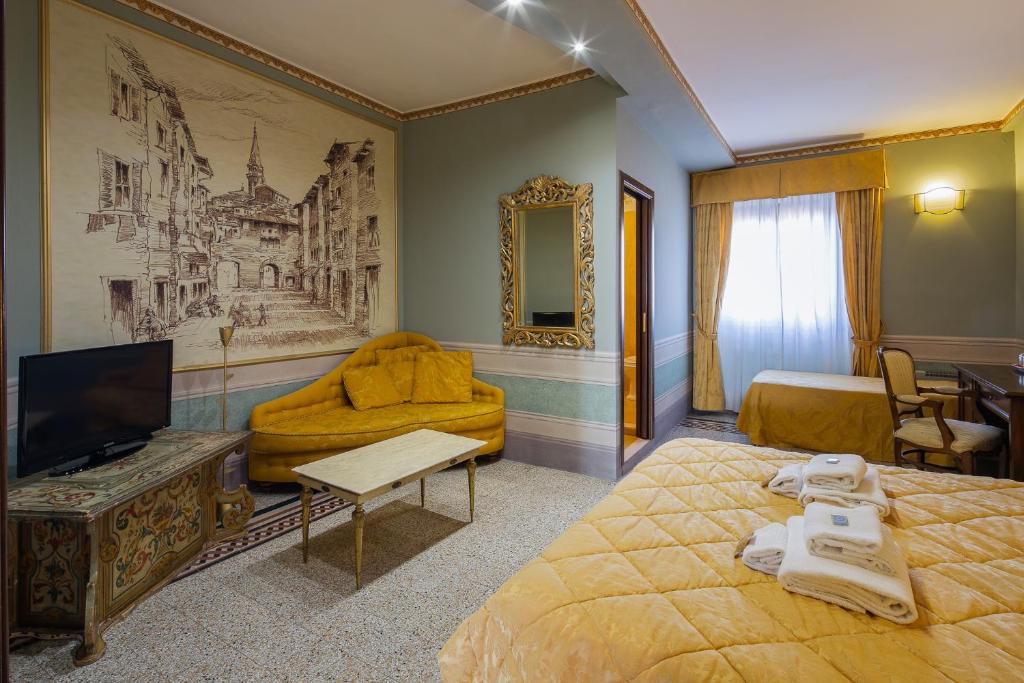 TV a/nebo společenská místnost v ubytování I Portici Hotel - Residenza D'Epoca
