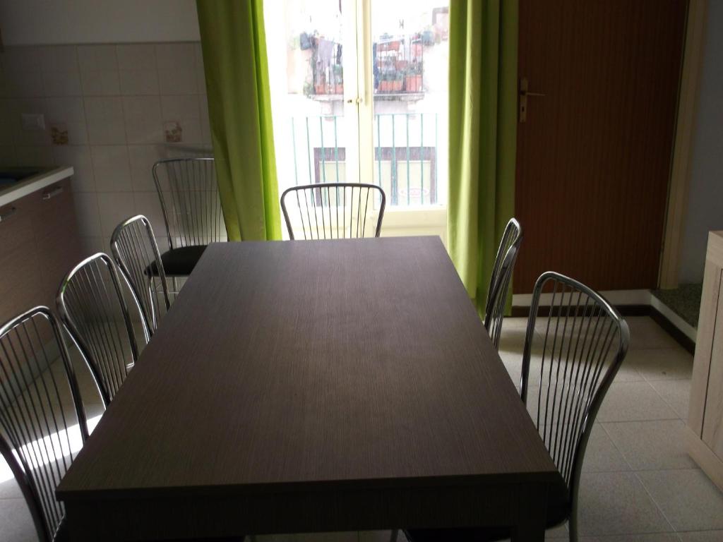 centrostoricolipari - Casa Con Quattro Camere Da Letto