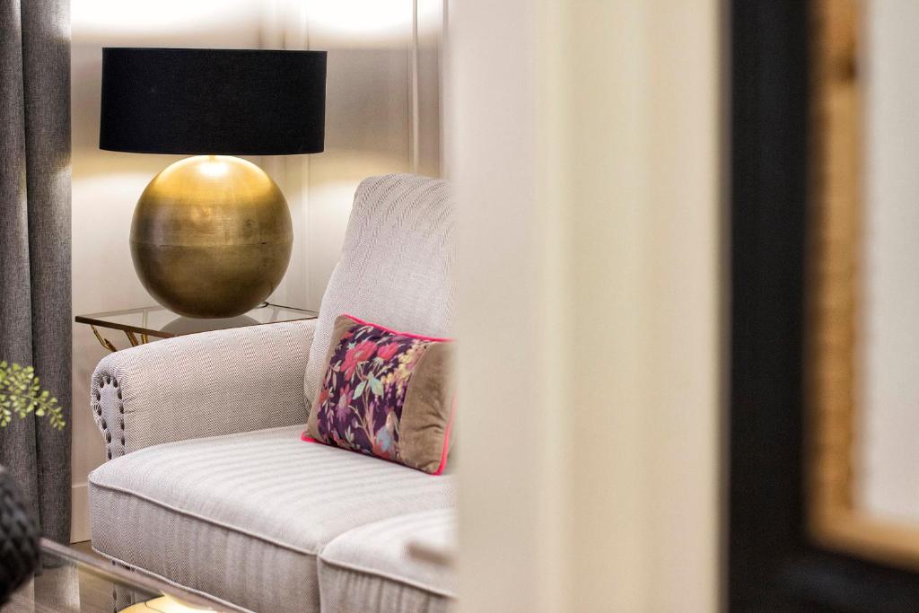 Central Deluxe Apartments - 4