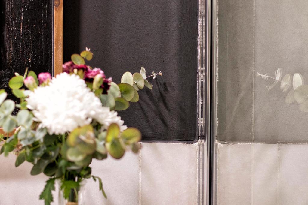 Central Deluxe Apartments - 18