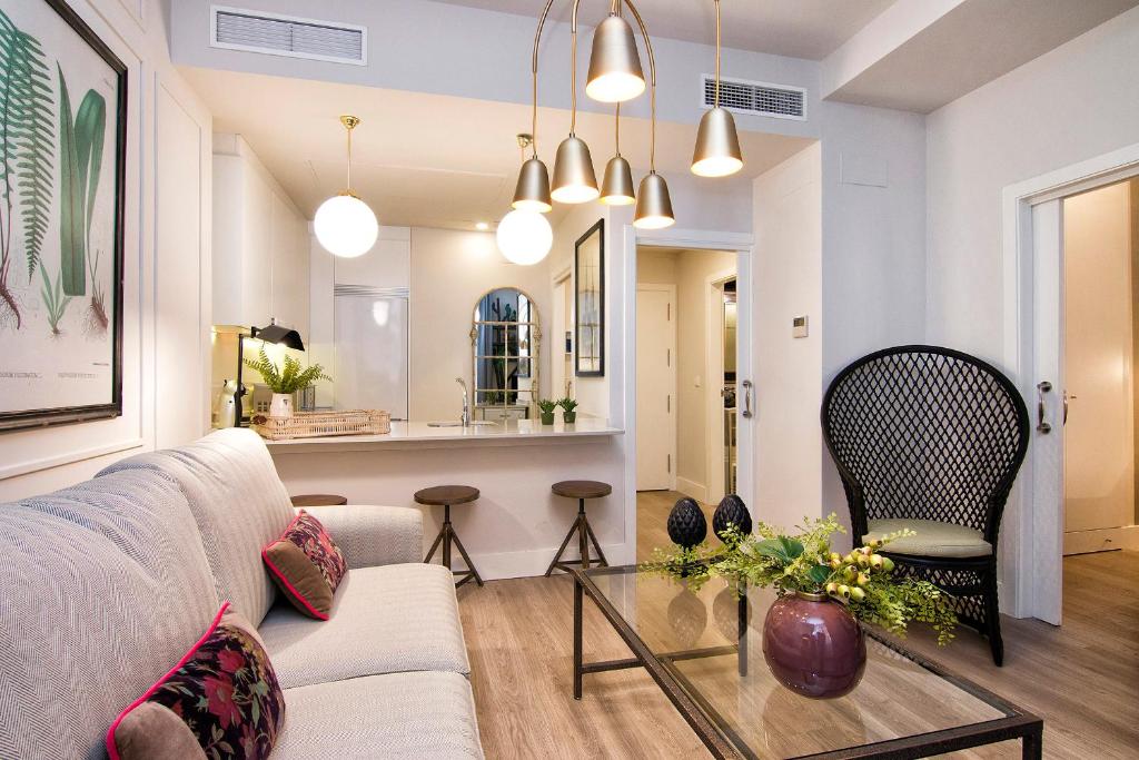 Central Deluxe Apartments - 2