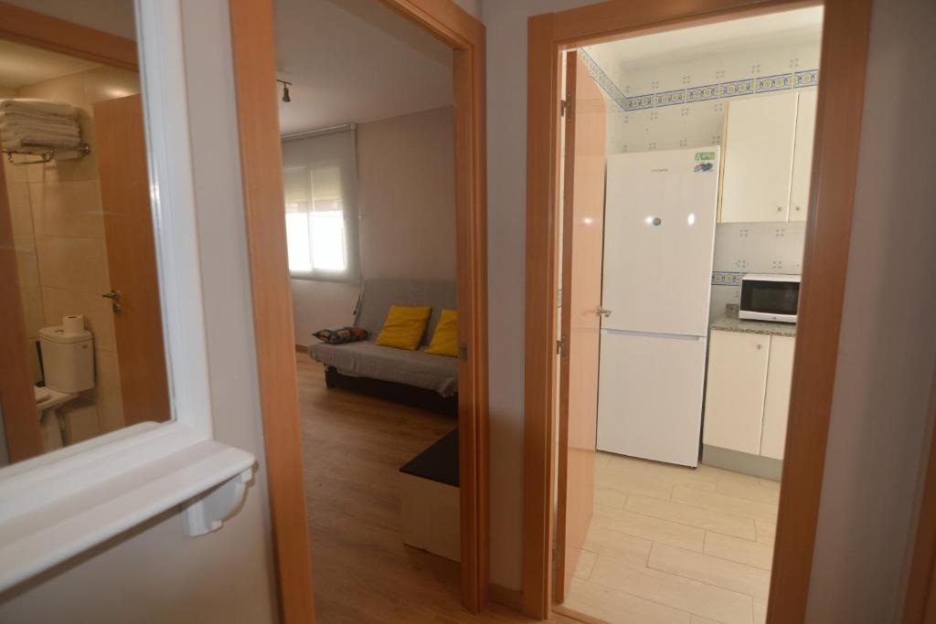 Kuchyň nebo kuchyňský kout v ubytování Palfuriana 86, a 30 metros de la playa WIFI ideal con niños (12)