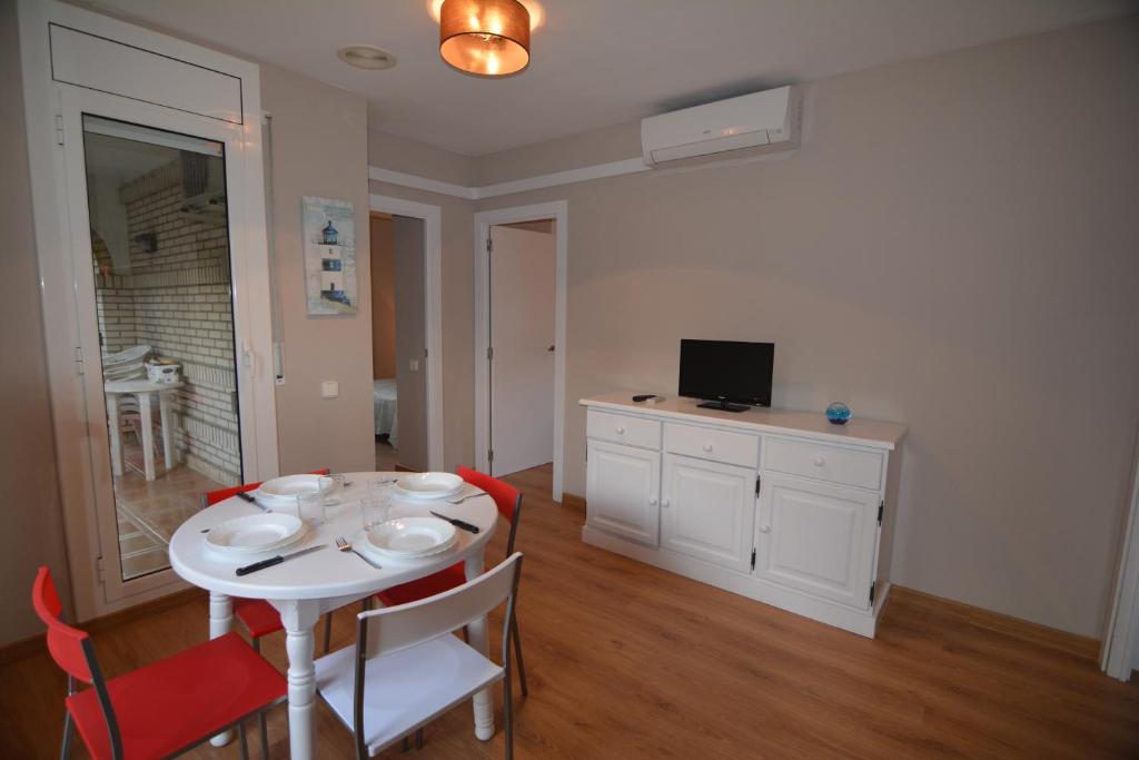 Televízia a/alebo spoločenská miestnosť v ubytovaní Palfuriana 86, a 30 metros de la playa WIFI ideal con niños (21)