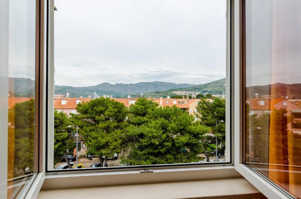 Nespecifikovaný výhled na hory nebo výhled na hory při pohledu z apartmánu