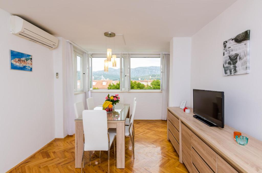 TV a/nebo společenská místnost v ubytování City Vista Apartment Dubrovnik
