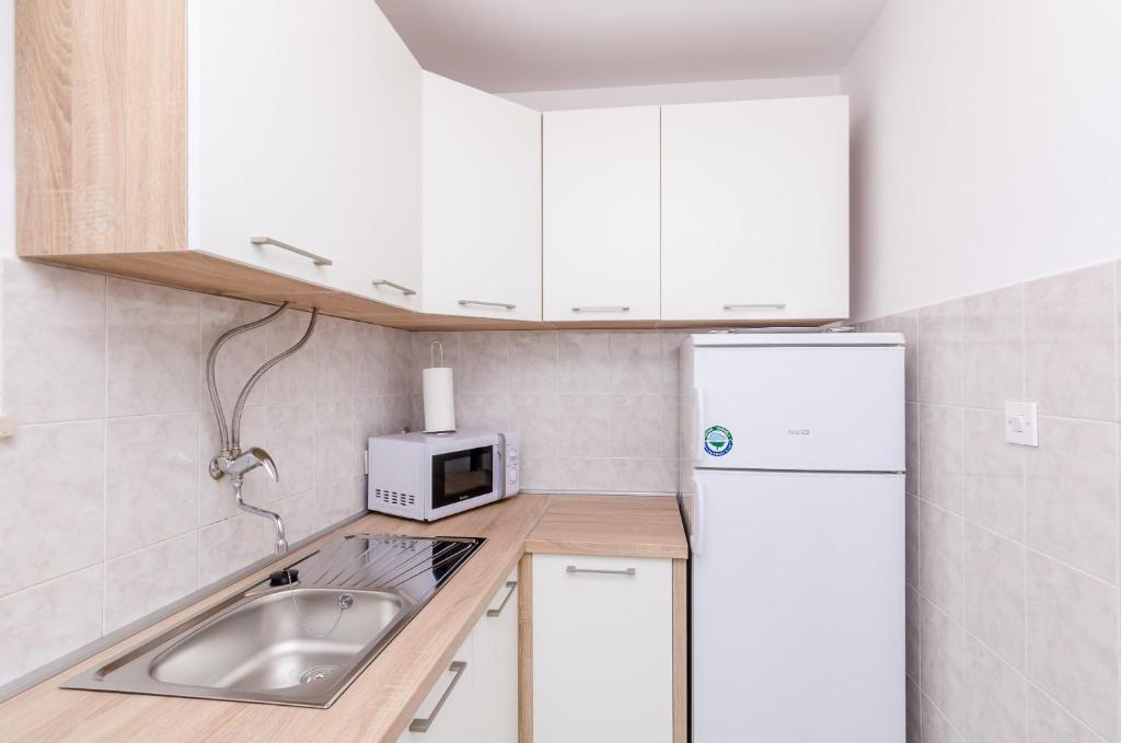 Kuchyň nebo kuchyňský kout v ubytování City Vista Apartment Dubrovnik