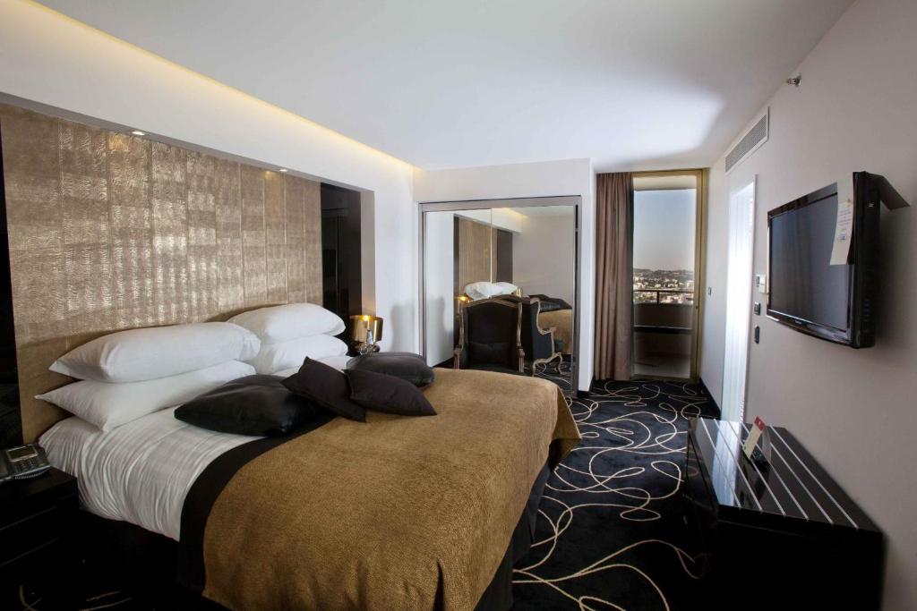 Postel nebo postele na pokoji v ubytování Leonardo Plaza Hotel Jerusalem