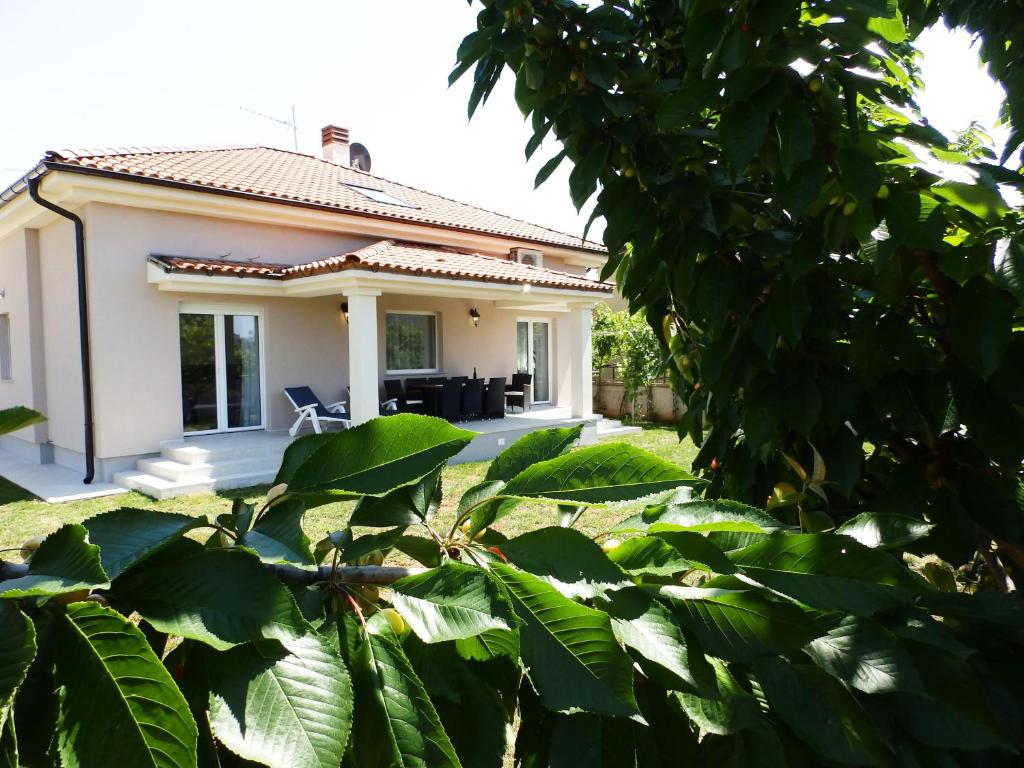 Vonkajšia záhrada v ubytovaní Vacation Home Bokan