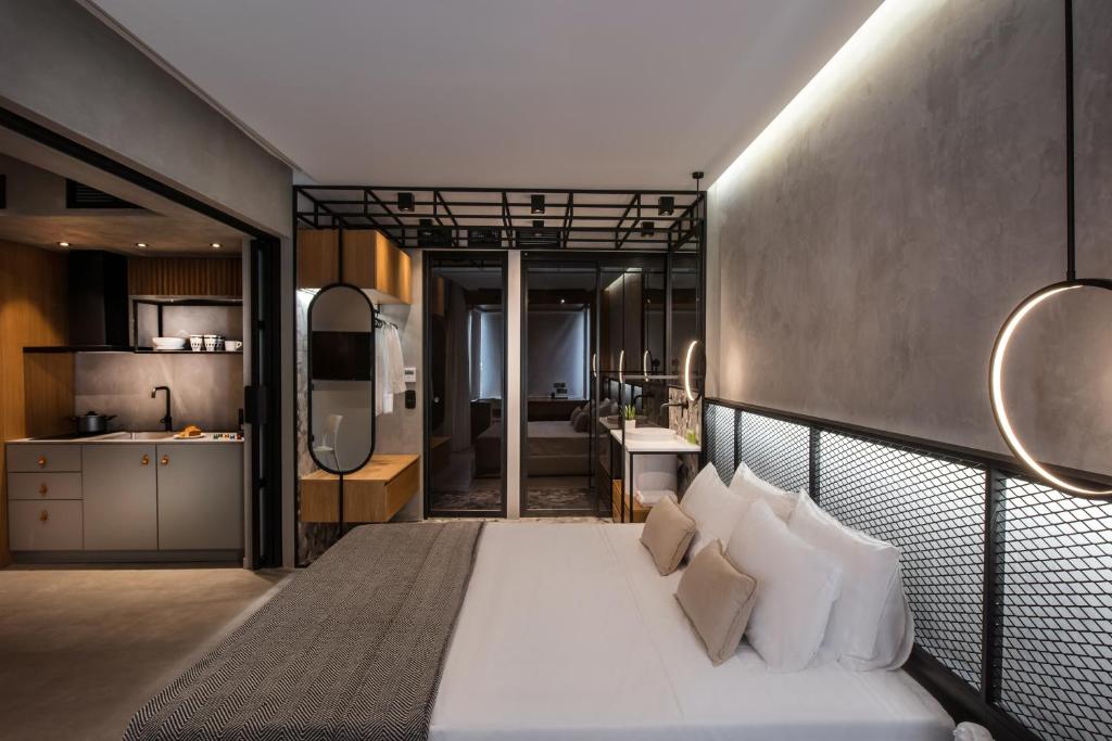 Posteľ alebo postele v izbe v ubytovaní King's Blue, Urban Suites