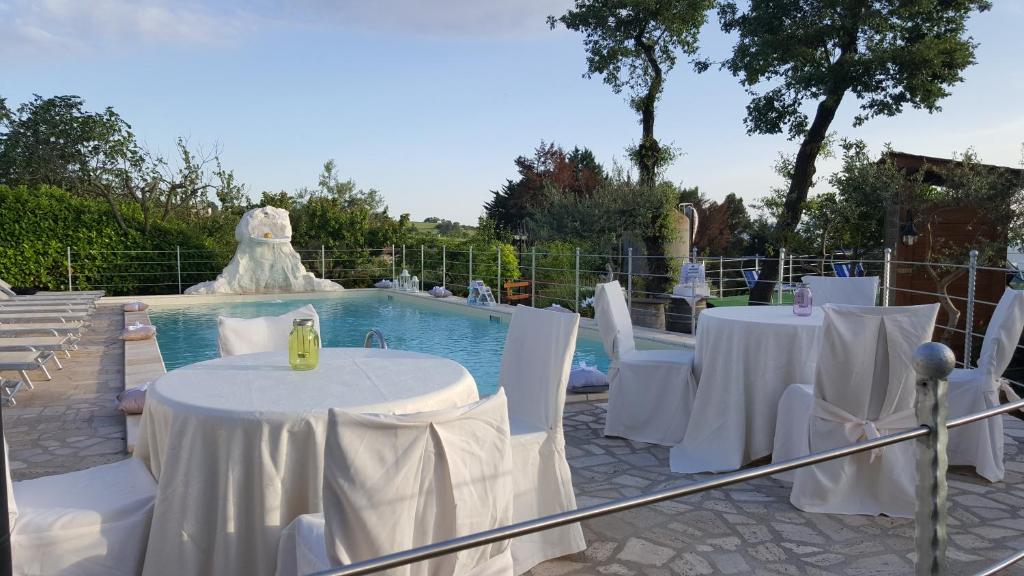 A restaurant or other place to eat at Albergo B&B Antica Trattoria Bacco