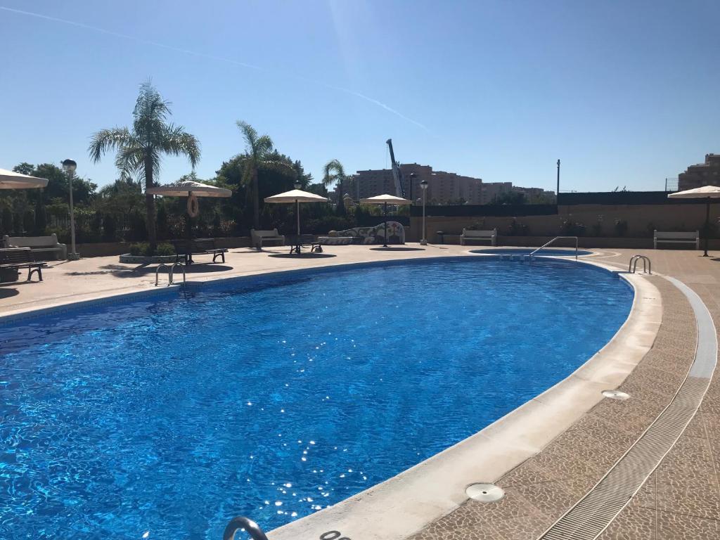Bazén v ubytovaní JARDINES DEL MAR I APTO 298 OROPESA DEL MAR MARINA DOR alebo v jeho blízkosti