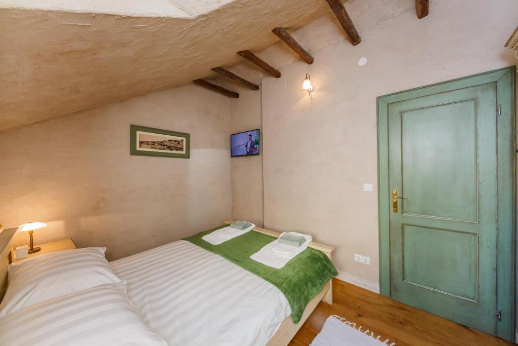 Posteľ alebo postele v izbe v ubytovaní Apartment Rustik