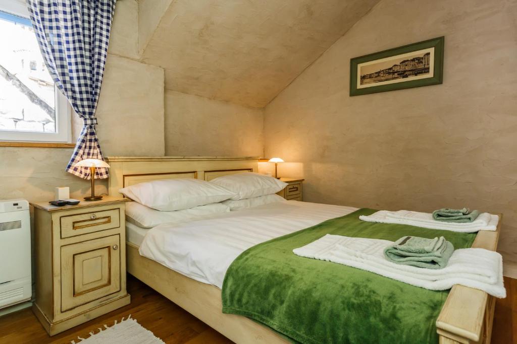 Posteľ alebo postele v izbe v ubytovaní Apartment Rustik